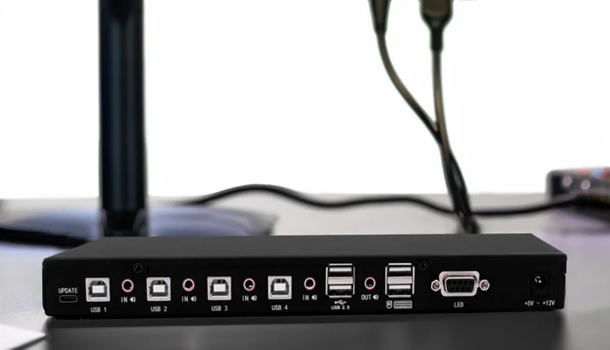 4 порта для восьми управлений – Evetron KM 4U2ASK